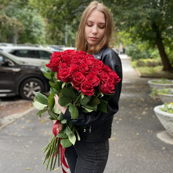 25 красных роз Эвер Ред 80 см